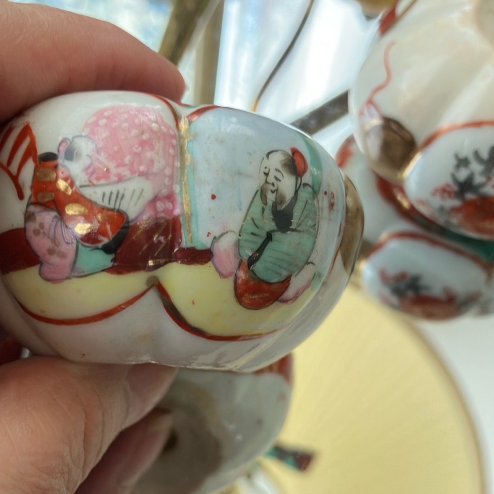 Vintage Geisha’s in Garden Ceramic Salt and Pepper Shakers HAND PAINTED 1930’s - Picture 6 of 16